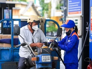 Giá xăng xuống dưới 20.000 đồng/lít