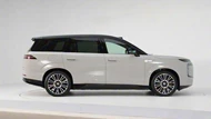 SUV hạng sang dài 5,2 mét, công suất 955 mã lực, giá gần 1,2 tỷ đồng