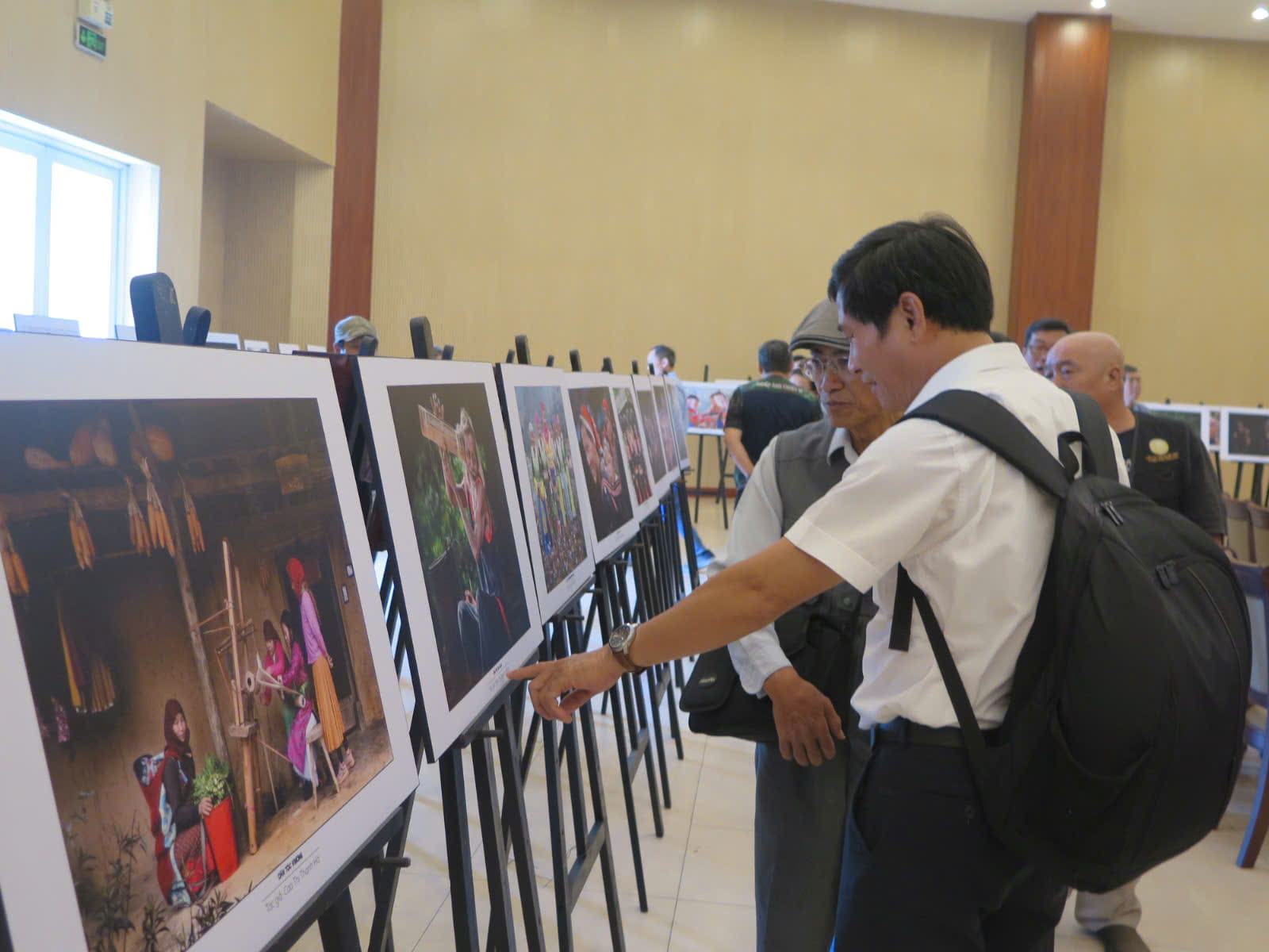 100 tác phẩm ảnh khắc họa đời sống đa sắc cộng đồng các dân tộc Việt Nam