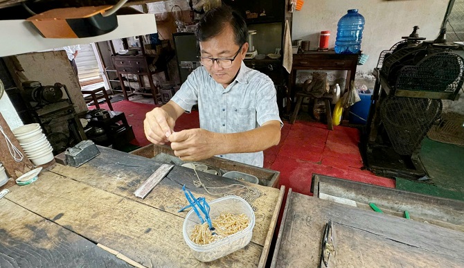 Giữ lửa vàng cho làng nghề trăm tuổi