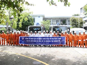 Huy động gần 350 nhân lực hỗ trợ Quảng Trị, Hà Tĩnh khôi phục cấp điện