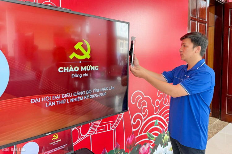 Đắk Lắk ứng dụng công nghệ AI để điểm danh đại biểu tại Đại hội Đảng bộ tỉnh lần thứ I 