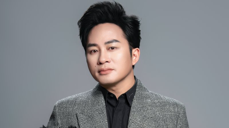 Ca sĩ Tùng Dương và nhóm bạn ủng hộ 1 tỷ đồng cho 5 tỉnh bị bão Bualoi