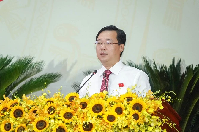 Bí thư Tỉnh ủy Đồng Tháp Lê Quốc Phong phát biểu tại phiên trù bị Đại hội Đảng bộ tỉnh Đồng Tháp sáng ngày 30/9.