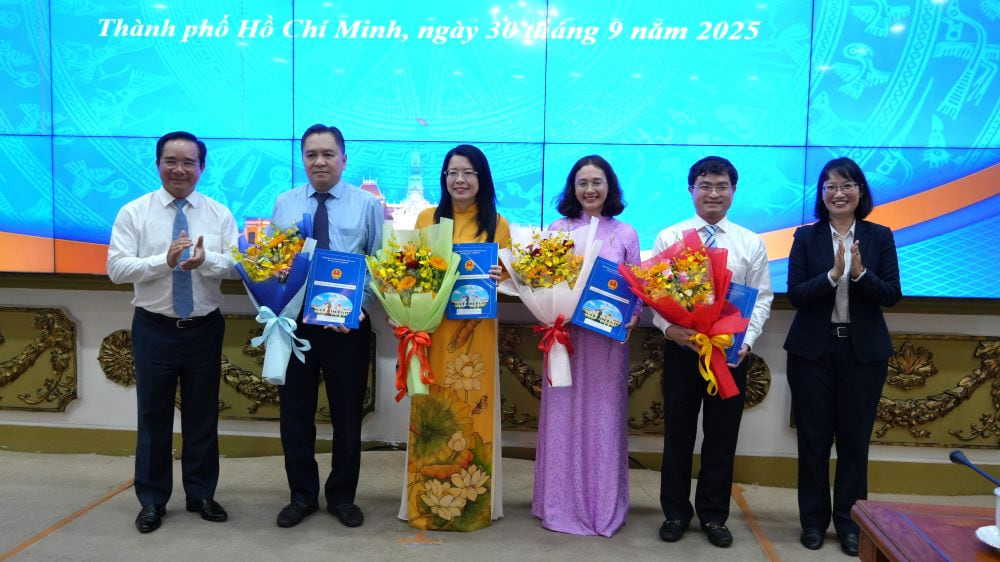 UBND TP Hồ Chí Minh công bố loạt quyết định nhân sự
