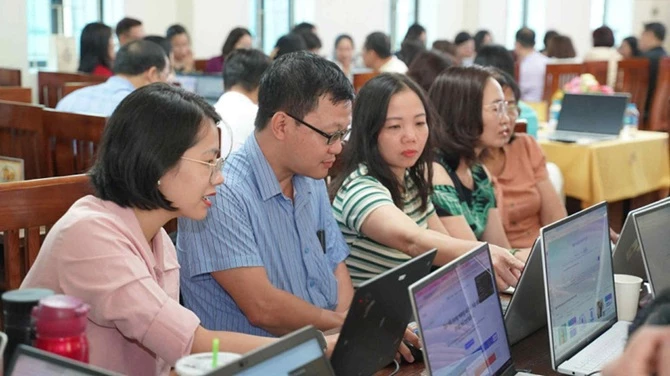 Giáo viên Trường THPT Quang Trung (Đống Đa, Hà Nội) tập huấn ứng dụng trí tuệ nhân tạo và thiết bị công nghệ để thực hiện Chương trình giáo dục phổ thông 2018 Giáo viên Trường THPT Quang Trung (Đống Đa, Hà Nội) tập huấn ứng dụng trí tuệ nhân tạo và thiết bị công nghệ để thực hiện Chương trình giáo dục phổ thông 2018