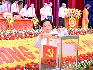 Đại biểu dự Đại hội Đảng bộ Gia Lai ủng hộ gần 180 triệu đồng giúp dân vùng bão