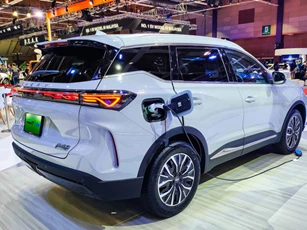 SUV PHEV công suất 279 mã lực, giá hơn 800 triệu, so kè cùng Mazda CX-5, Honda CR-V