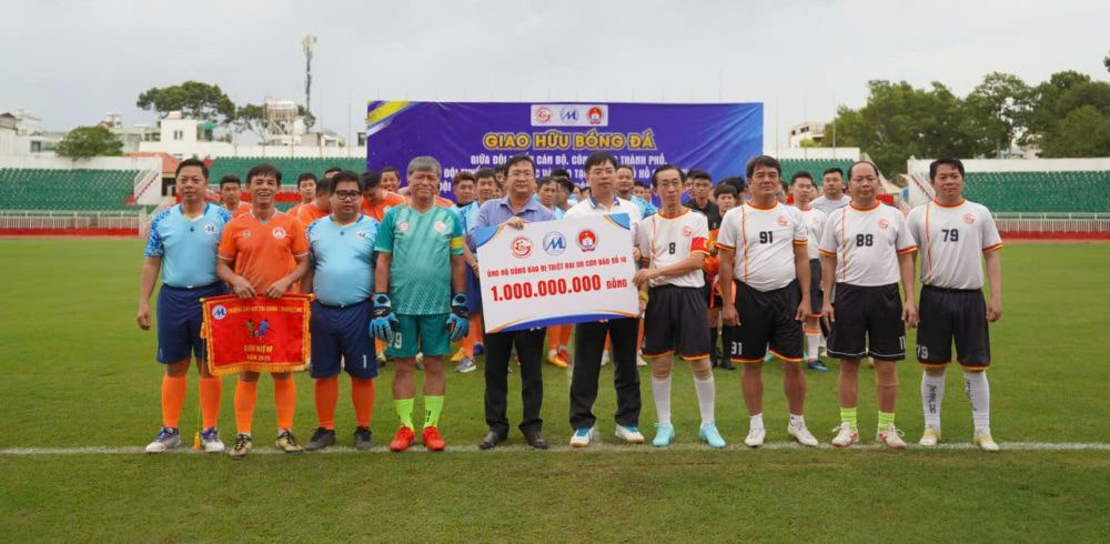 TP Hồ Chí Minh: Giao hữu bóng đá gây quỹ ủng hộ miền Trung