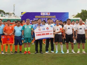 TP Hồ Chí Minh: Giao hữu bóng đá gây quỹ ủng hộ miền Trung