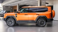 SUV dài gần 5,2 mét, công suất 756 mã lực, trang bị tối tân, giá gần 1,3 tỷ đồng