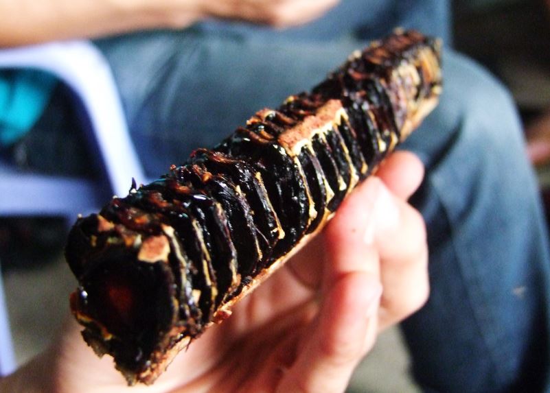 Loại quả đen sì từng bị lãng quên, nay thành đặc sản gây sốt giữa phố thị