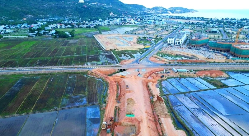 Vướng công tác đền bù, giải phóng mặt bằng, nhiều dự án giao thông trọng điểm trên địa bàn tỉnh Gia Lai có nguy cơ ảnh hưởng đến tiến độ triển khai.