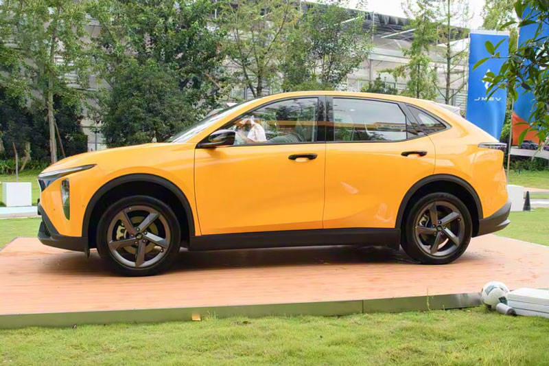 SUV hạng C thiết kế đẹp, công suất 221 mã lực, giá hơn 380 triệu đồng