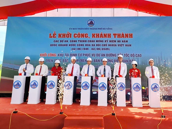 Khởi công xây dựng khu tái định cư tại phường Điện Bàn Bắc (TP Đà Nẵng) tháng 8/2025 phục vụ dự án đường sắt tốc độ cao Bắc Nam. Khởi công xây dựng khu tái định cư tại phường Điện Bàn Bắc (TP Đà Nẵng) tháng 8/2025 phục vụ dự án đường sắt tốc độ cao Bắc Nam.