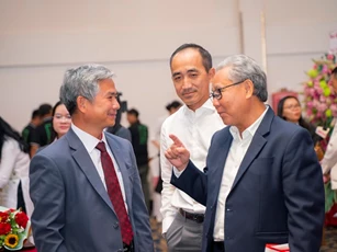 Khó khăn bủa vây, doanh nghiệp vẫn không ngừng kiến tạo
