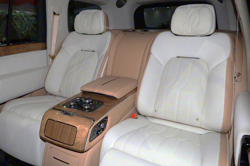 Đối thủ của Mercedes-Maybach GLS 600 ra mắt, giá gần 5,8 tỷ đồng