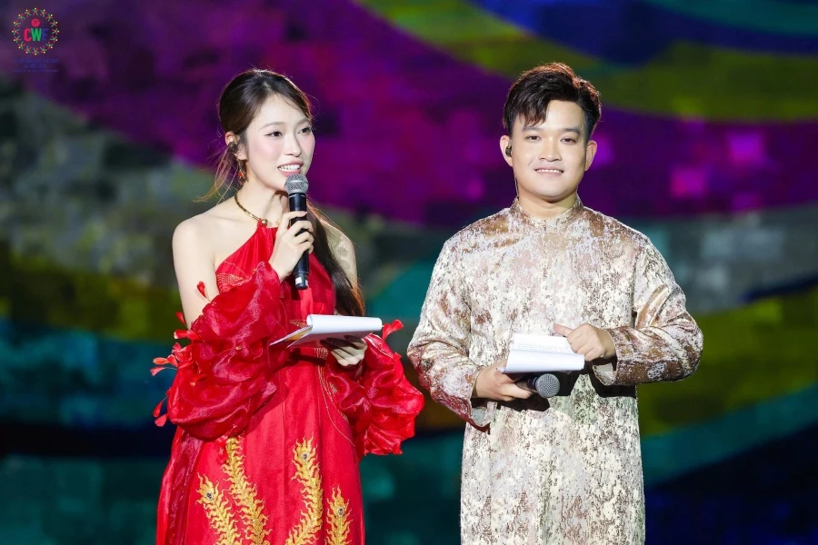 MC Khánh Vy - Nguyên Bảo MC Khánh Vy - Nguyên Bảo