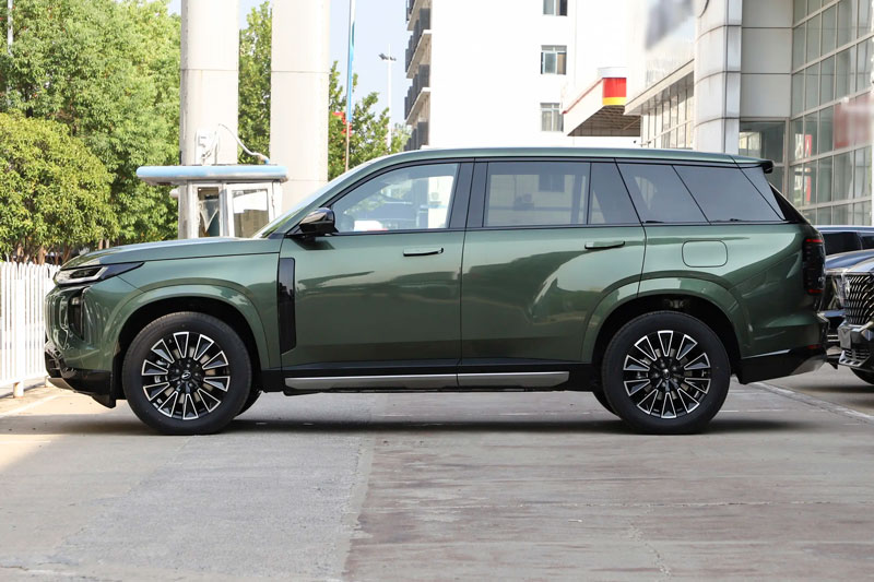 SUV dài 4,9 mét, công suất 392 mã lực, siêu tiết kiệm xăng, giá gần 600 triệu đồng