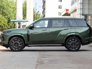 SUV dài 4,9 mét, công suất 392 mã lực, siêu tiết kiệm xăng, giá gần 600 triệu đồng