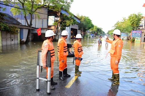 Cảnh báo mất an toàn điện tại các khu vực úng ngập sau khi nước rút
