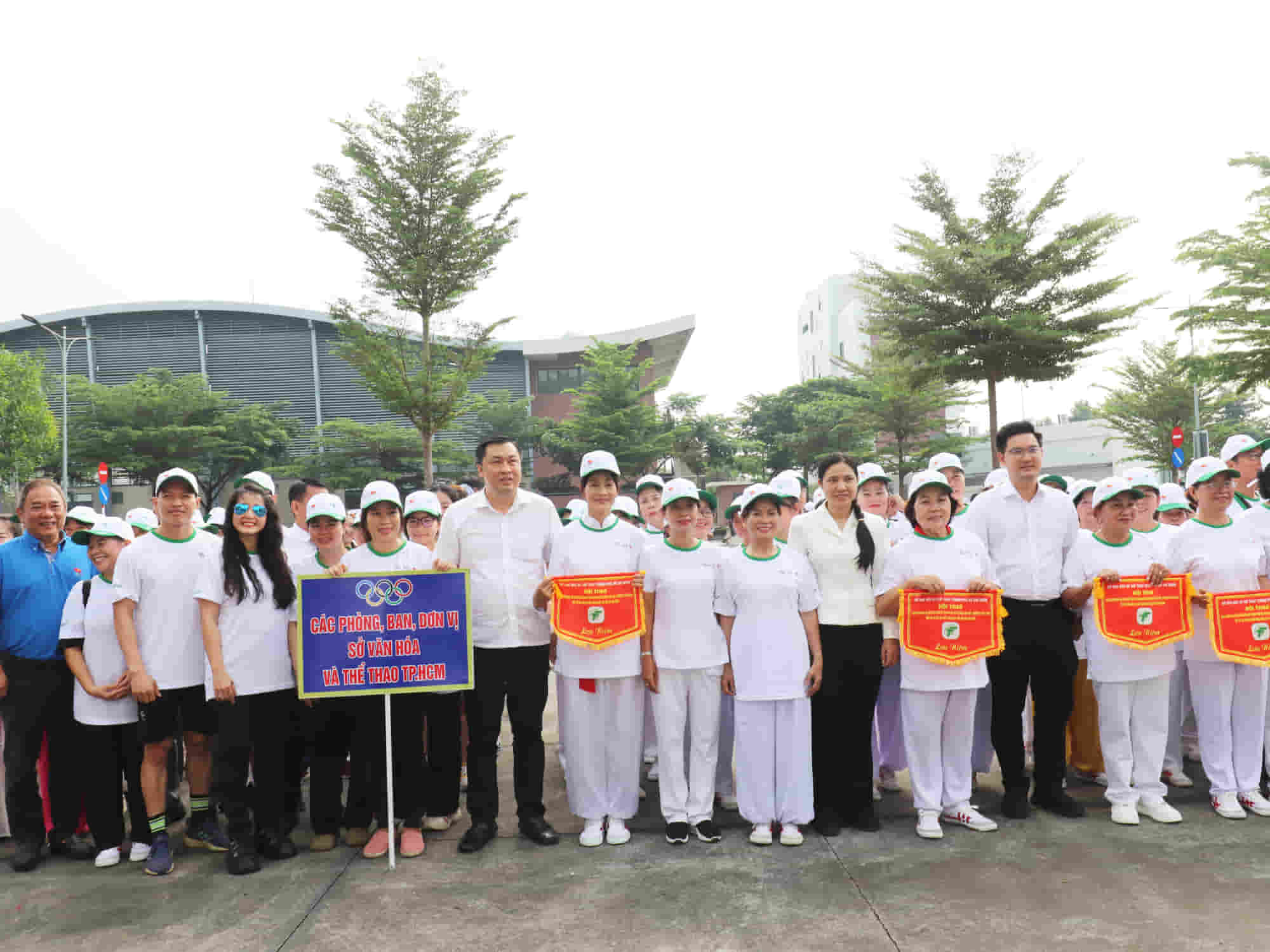 Khoảng 1.000 vận động viên tham gia hội thao chào mừng Đại hội Đảng bộ TP Hồ Chí Minh