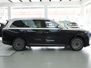 SUV dài hơn 5,2 mét, công suất 462 mã lực, siêu tiết kiệm xăng, trang bị tối tân, giá gần 740 triệu
