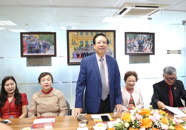 Tổng Bí thư Tô Lâm tặng hoa chúc mừng Hội Doanh nhân Tư nhân Việt Nam