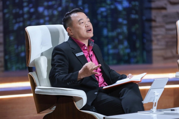 Shark B&#xEC;nh b&#x1ECB; b&#x1EAF;t