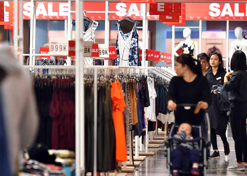 Vượt qua áp lực chi tiêu cuối năm