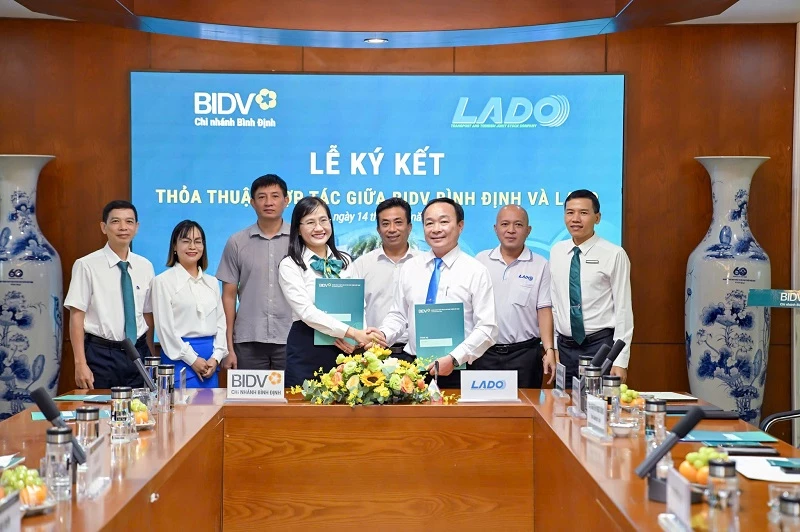 Ký kết hợp tác toàn diện giữa BIDV Bình Định và Lado taxi. 