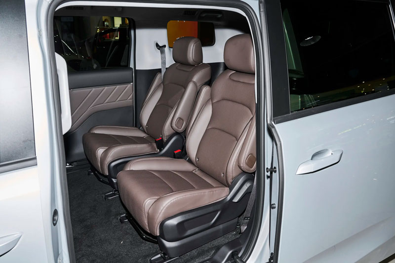 Xe MPV 7 chỗ, 3 tuỳ chọn động cơ, giá chưa tới 300 triệu đồng