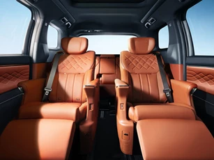 Xe MPV PHEV công suất 408 mã lực, trang bị tối tân, giá gần 1 tỷ đồng, cạnh tranh với Toyota Alphard