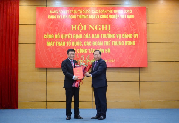 Thứ trưởng Bộ Tài chính Hồ Sỹ Hùng giữ chức Bí thư Đảng uỷ VCCI