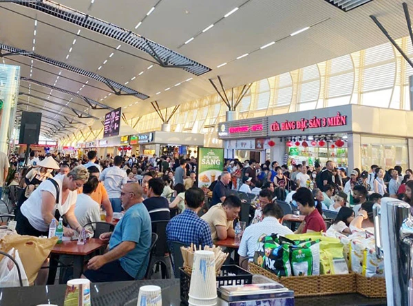 Sân bay Đà Nẵng chật kín khách dịp diễn ra lễ hội pháo hoa quốc tế DIFF 2025. Sân bay Đà Nẵng chật kín khách dịp diễn ra lễ hội pháo hoa quốc tế DIFF 2025.