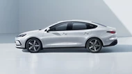 Xe sedan hạng C động cơ PHEV đầu tiên ra mắt tại Việt Nam, giá 696 triệu đồng