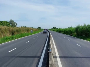 Hoàn tất thảm nhựa cao tốc Lộ Tẻ - Rạch Sỏi