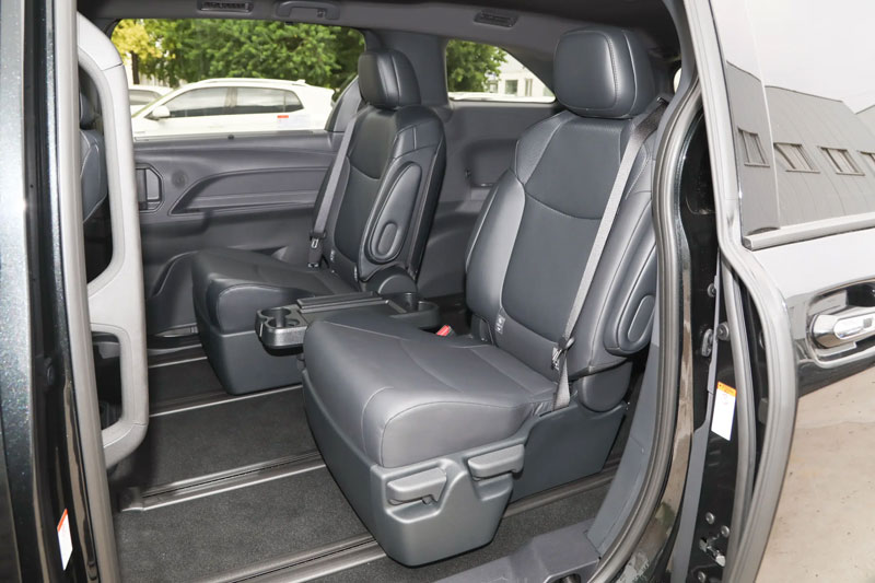 Toyota gi&#x1EDB;i thi&#x1EC7;u xe MPV m&#x1EDB;i, gi&#xE1; h&#x1A1;n 1,1 t&#x1EF7; &#x111;&#x1ED3;ng, so k&#xE8; v&#x1EDB;i Kia Carnival