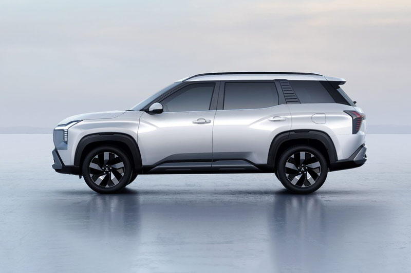 SUV 7 chỗ của Mitsubishi nhận đặt cọc tại Việt Nam, cạnh tranh với Mazda CX-5