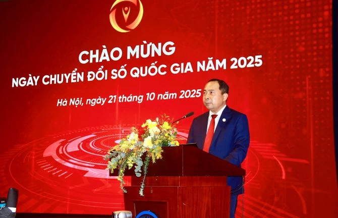 Thứ trưởng Thường trực Bộ Khoa học và Công nghệ Vũ Hải Quân phát biểu khai mạc chương trình. Thứ trưởng Thường trực Bộ Khoa học và Công nghệ Vũ Hải Quân phát biểu khai mạc chương trình.
