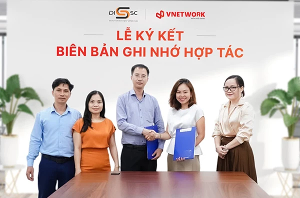 Ký kết hợp tác giữa DISSC và Vnetwork ngày 21/10. Ký kết hợp tác giữa DISSC và Vnetwork ngày 21/10.