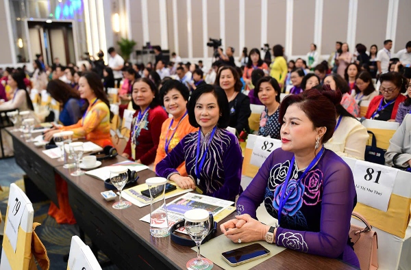 Doanh nh&#xE2;n n&#x1EEF; &#x111;&#xF3;n &#x111;&#x1EA7;u xu th&#x1EBF; c&#xF4;ng ngh&#x1EC7; &#x111;&#x1EC3; b&#x1EE9;t ph&#xE1; 