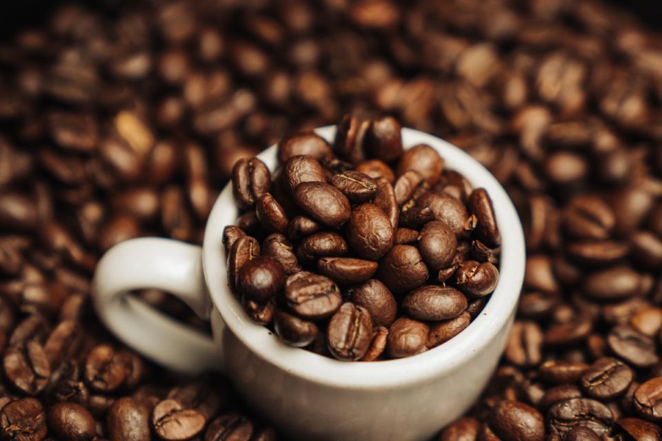 Giá nông sản ngày 23/10/2025: Cà phê tăng mạnh, hồ tiêu giữ ổn định