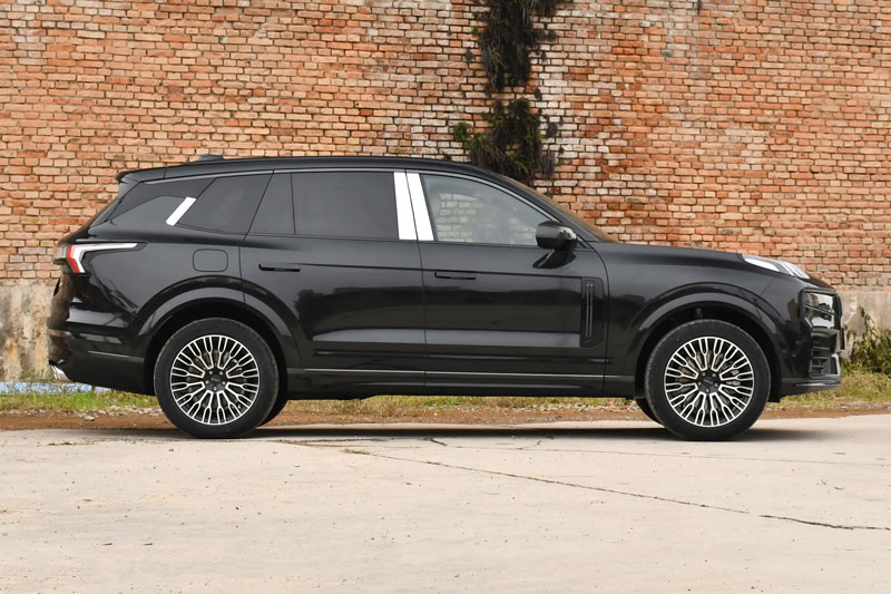 SUV hybrid dài hơn 5 mét, công suất 250 mã lực, giá gần 900 triệu đồng