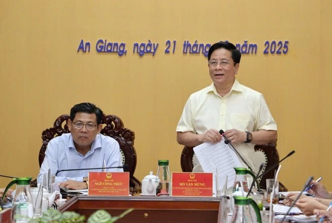 Chủ tịch UBND tỉnh An Giang Hồ Văn Mừng phát biểu chỉ đạo hội nghị.