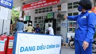Xăng dầu cùng giảm giá