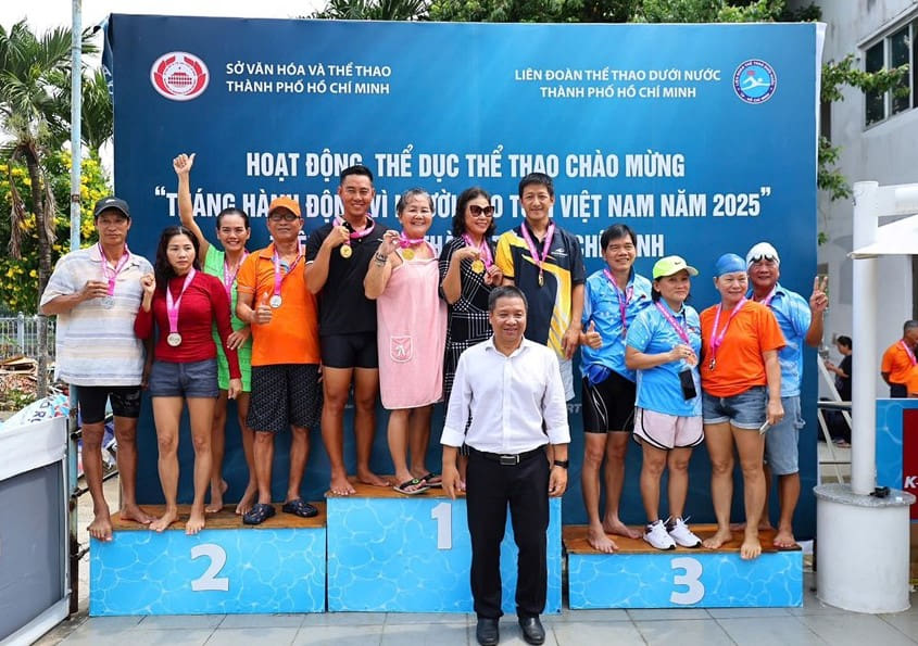 TP Hồ Chí Minh tổ chức giải bơi cho người cao tuổi