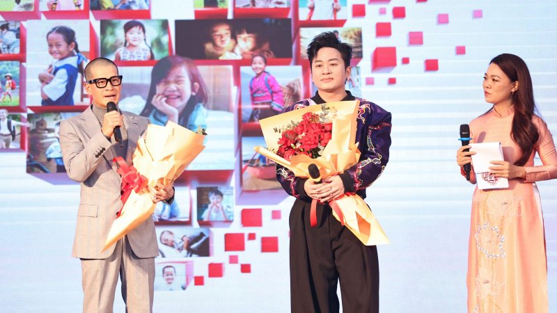 Chạm yêu thương - Hành trình gieo mầm hạnh phúc, lan tỏa nhân ái bằng công nghệ số