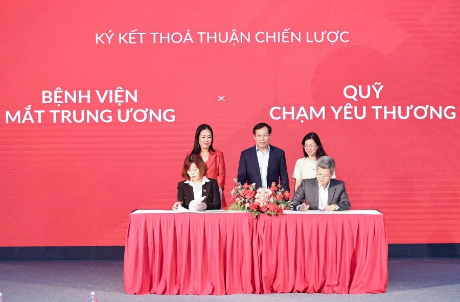 Kí kết thoả thuận chiến lược giữa Quỹ Chạm Yêu thương và Bệnh viện Mắt TƯ Kí kết thoả thuận chiến lược giữa Quỹ Chạm Yêu thương và Bệnh viện Mắt TƯ