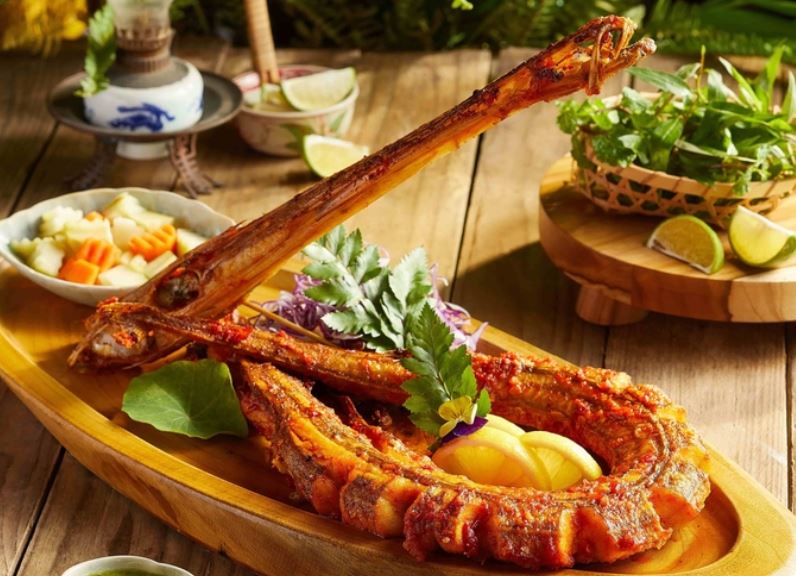 Thứ cá đỏ au, mỏ dài như ống hút nay trở thành đặc sản khiến du khách đổ xô tìm mua